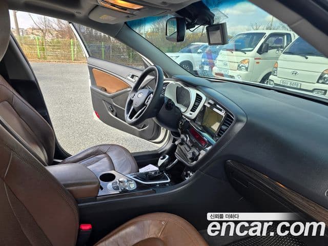 Kia K5 коричневый, 2011 17