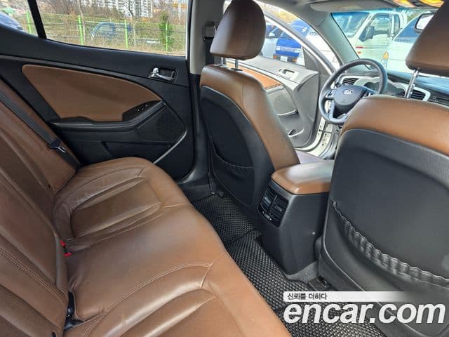 Kia K5 коричневый, 2011 20