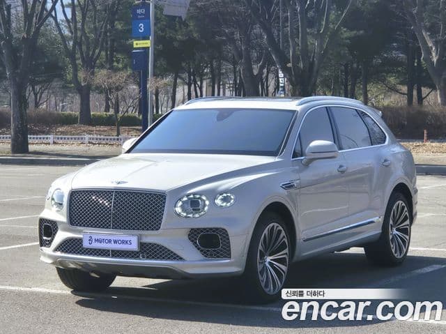 Bentley Bentayga 4.0 V8 Azure, 2023 1