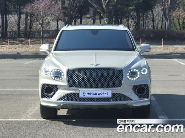 Bentley Bentayga 4.0 V8 Azure, 2023 3