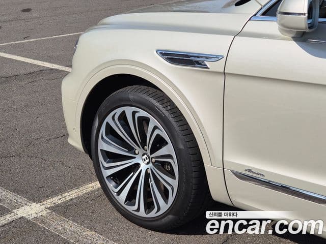 Bentley Bentayga 4.0 V8 Azure, 2023 все фото