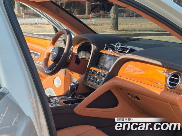 Bentley Bentayga 4.0 V8 Azure, 2023 7