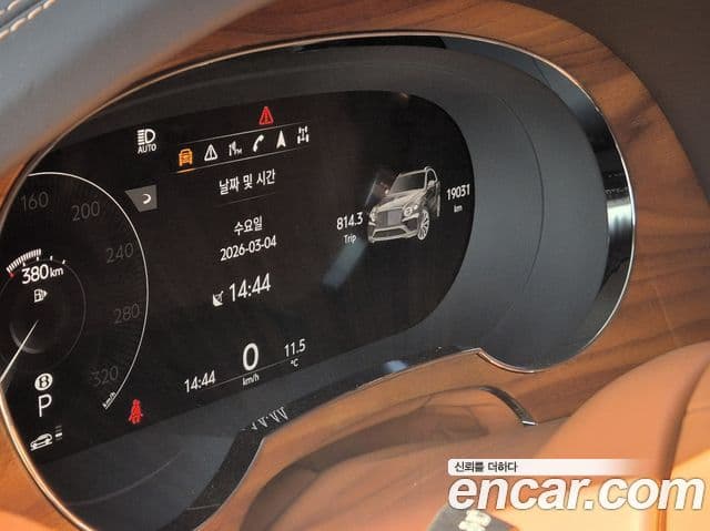 Bentley Bentayga 4.0 V8 Azure, 2023 8