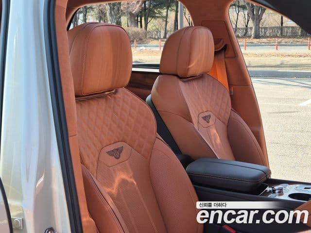 Bentley Bentayga 4.0 V8 Azure, 2023 10