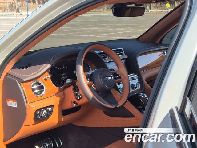 Bentley Bentayga 4.0 V8 Azure, 2023 11