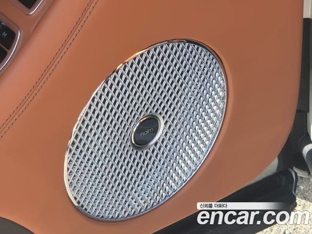 Bentley Bentayga 4.0 V8 Azure, 2023 12