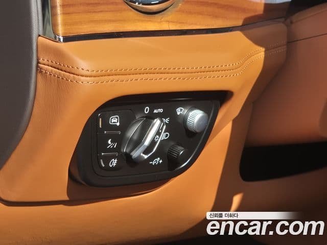 Bentley Bentayga 4.0 V8 Azure, 2023 13