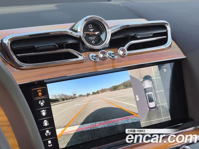 Bentley Bentayga 4.0 V8 Azure, 2023 14