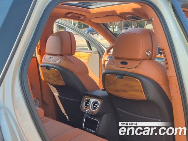 Bentley Bentayga 4.0 V8 Azure, 2023 16