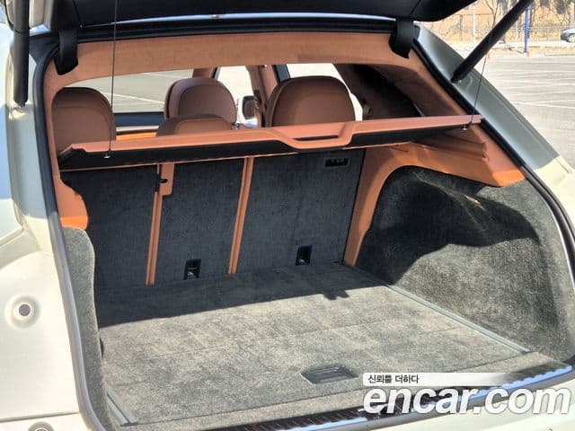 Bentley Bentayga 4.0 V8 Azure, 2023 17