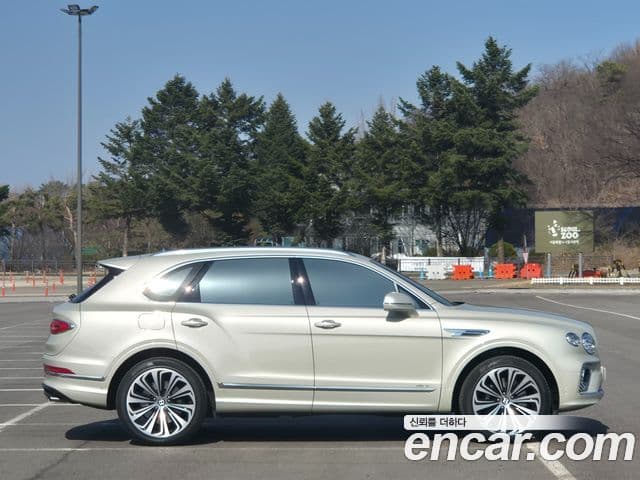 Bentley Bentayga 4.0 V8 Azure, 2023 20