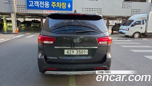 Kia All New Carnival Luxury, 2018 4