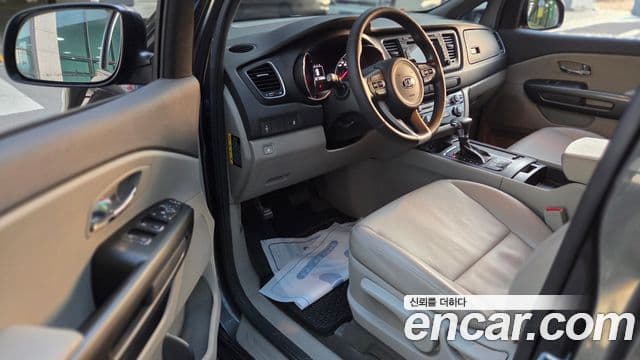 Kia All New Carnival Luxury, 2018 9