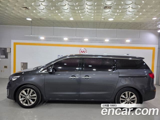 Kia All New Carnival VIP, 2016 4