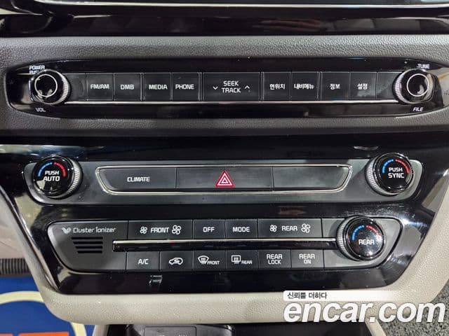 Kia All New Carnival VIP, 2016 9