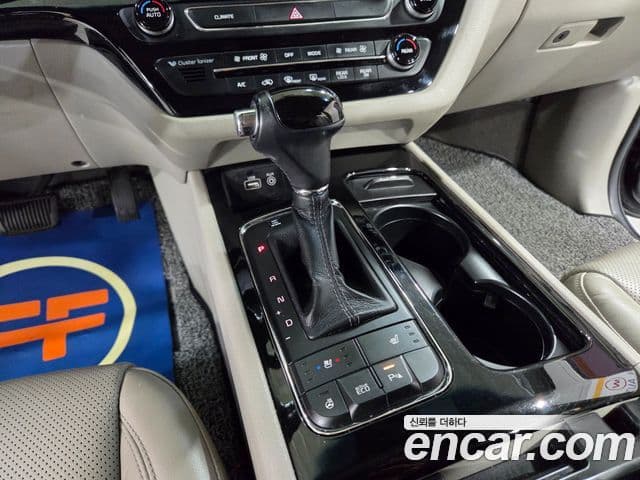 Kia All New Carnival VIP, 2016 11