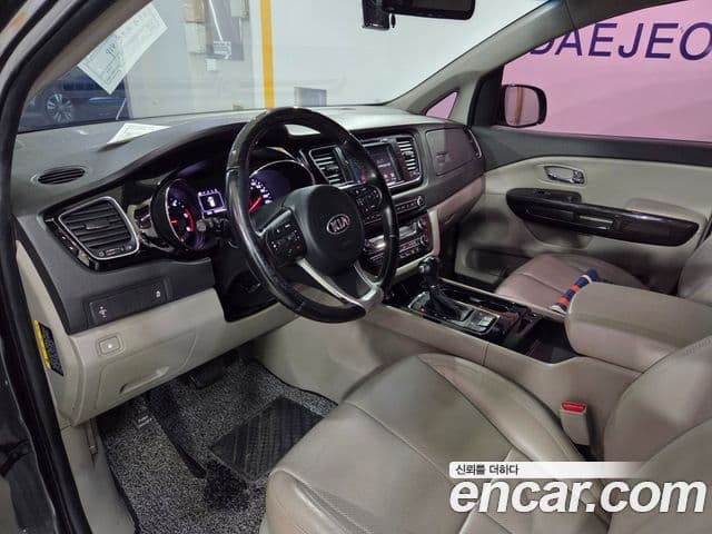 Kia All New Carnival VIP, 2016 14
