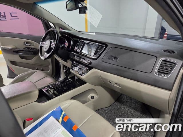 Kia All New Carnival VIP, 2016 15