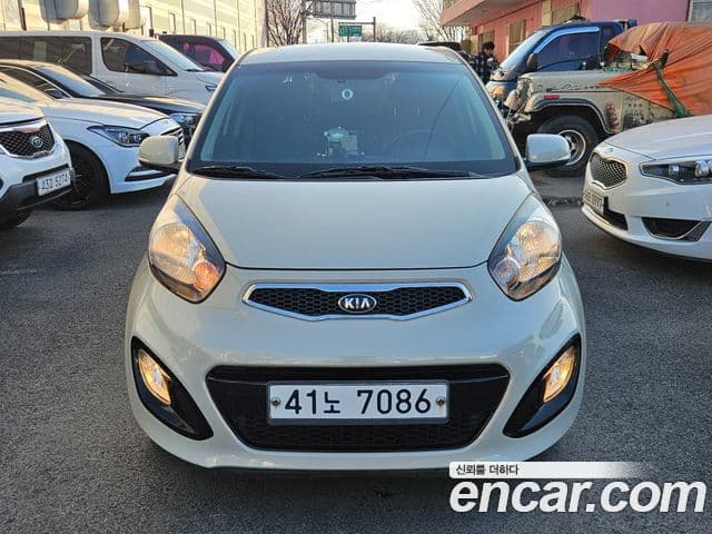 Kia All New Morning Deluxe Trendy, 2014 1