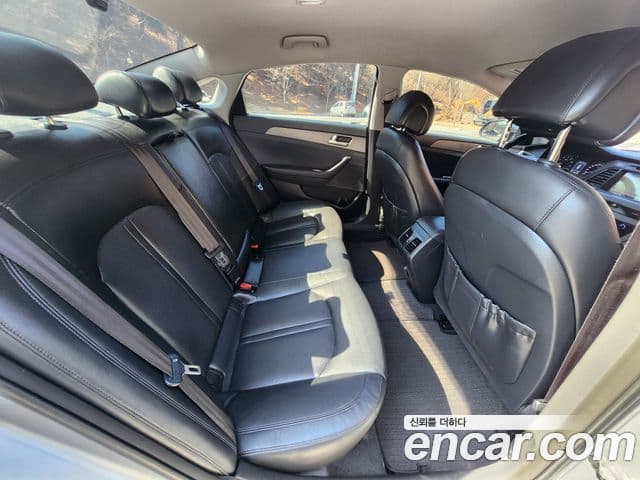 Hyundai LF Sonata Special, 2015 10