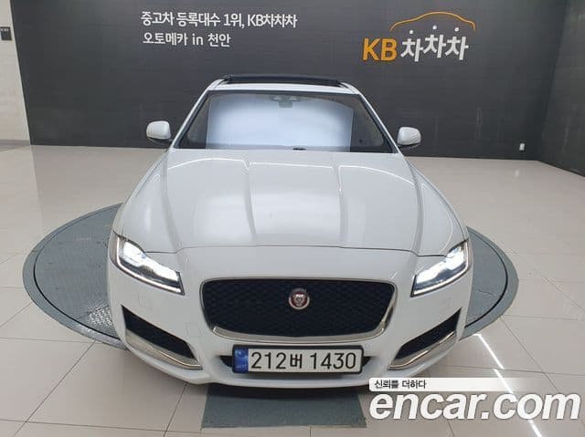 Jaguar XF (X260) 30d Portfolio, 2017 3