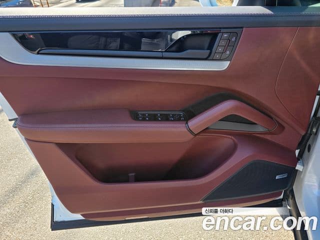 Porsche Cayenne (PO536) 3.0 S E-гибрид, 2025 9