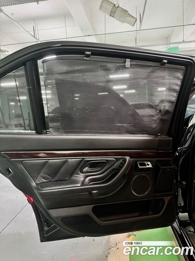 BMW 7시리즈 E38, 2000 11