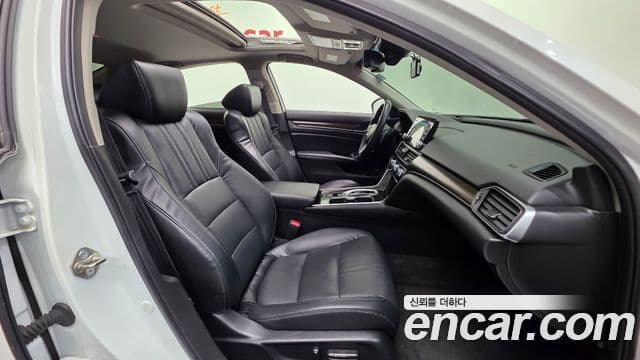 Honda Accord 10세대 2.0 гибрид Туринг (Touring), 2018 10