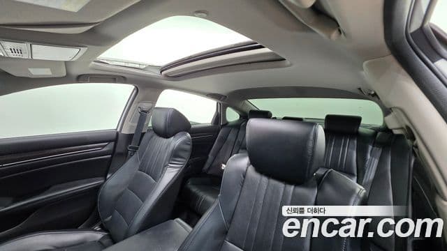 Honda Accord 10세대 2.0 гибрид Туринг (Touring), 2018 12