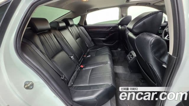 Honda Accord 10세대 2.0 гибрид Туринг (Touring), 2018 20
