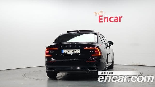 Volvo S60 3세대 B5 Inscription, 2022 4