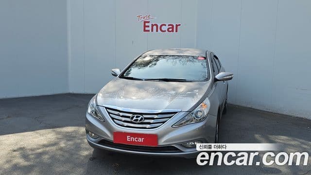 Hyundai YF Sonata чёрный, 2011 3