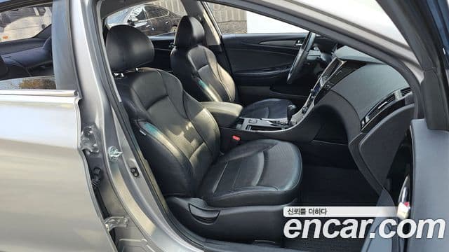 Hyundai YF Sonata чёрный, 2011 10