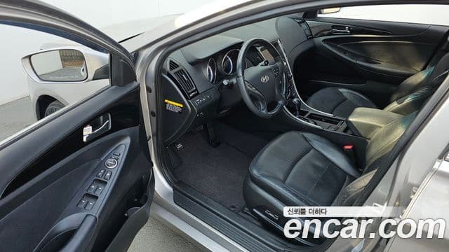 Hyundai YF Sonata чёрный, 2011 11