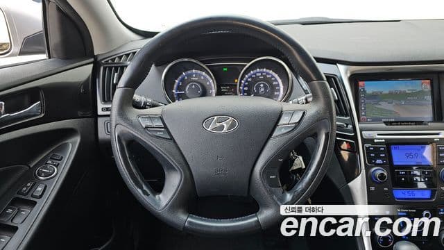 Hyundai YF Sonata чёрный, 2011 13