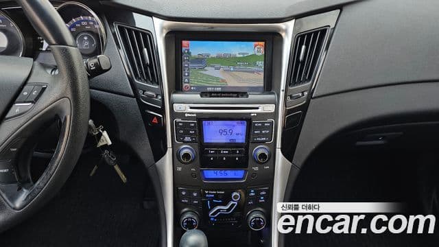 Hyundai YF Sonata чёрный, 2011 14