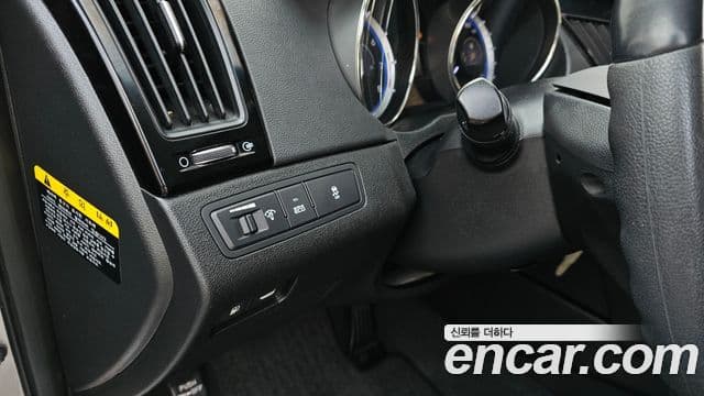 Hyundai YF Sonata чёрный, 2011 16