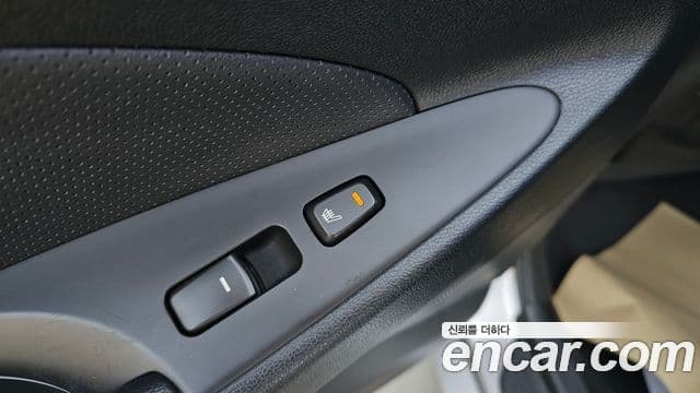 Hyundai YF Sonata чёрный, 2011 19