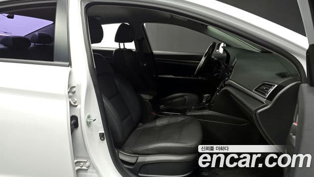 Hyundai Avante AD 1.6 GDI Smart, 2016 10