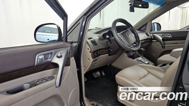 KG모빌리티(SsangYong) Korando 투리스모 4WD Chateau 11인승, 2014 10