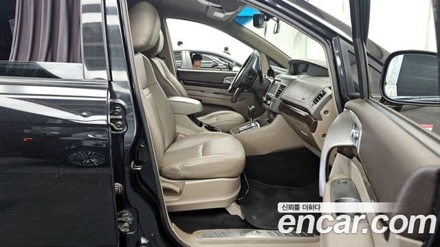 KG모빌리티(SsangYong) Korando 투리스모 4WD Chateau 11인승, 2014 11