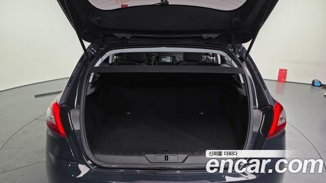 Peugeot 308 2세대 1.6 BlueHDi Allure, 2016 20