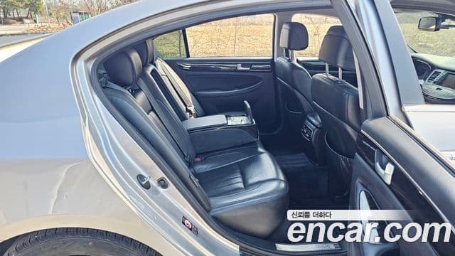 Hyundai Genesis Special, 2013 11