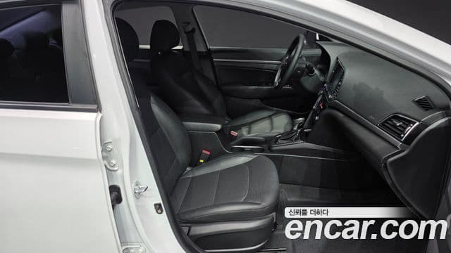 Hyundai Avante AD 1.6 GDI Value Plus, 2018 10