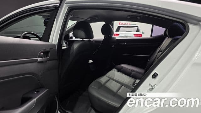 Hyundai Avante AD 1.6 GDI Value Plus, 2018 12