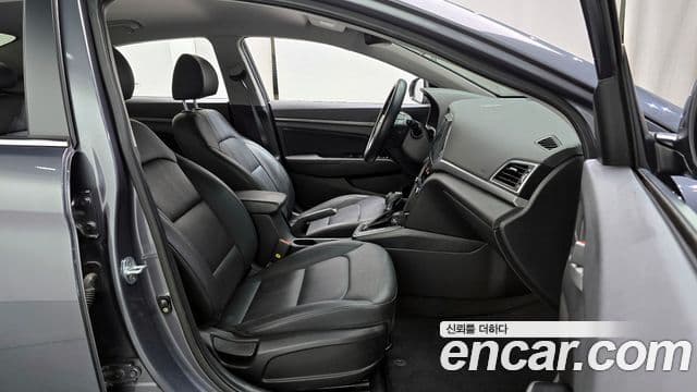 Hyundai Avante AD Modern, 2017 10