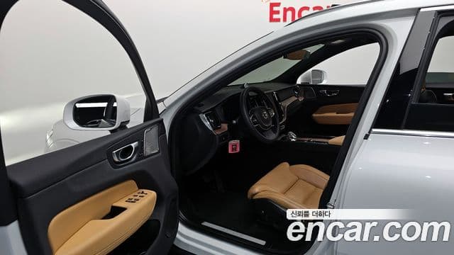 Volvo XC60 2세대 B5 Ultimate Bright, 2024 10