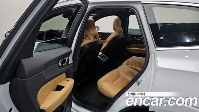 Volvo XC60 2세대 B5 Ultimate Bright, 2024 11