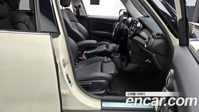 Mini Cooper 3세대, 2021 11