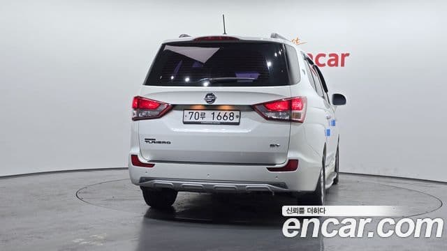 KG모빌리티(SsangYong) Korando 투리스모 4WD GT 11인승, 2014 4